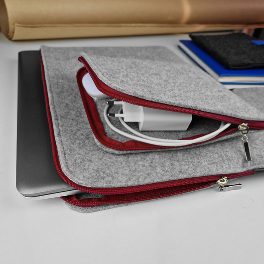 etui na laptopa POKROWIEC FILCOWY na laptopa zamek bordowy