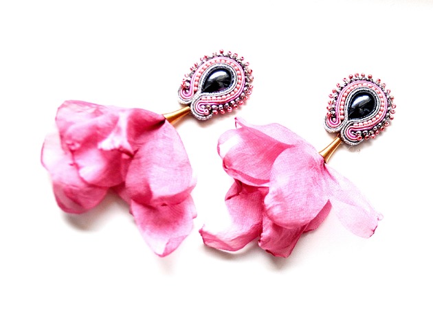 kolczyki soutache Sutaszowe kolczyki  ROSE z kwiatami _ KOLEKCJA 2023