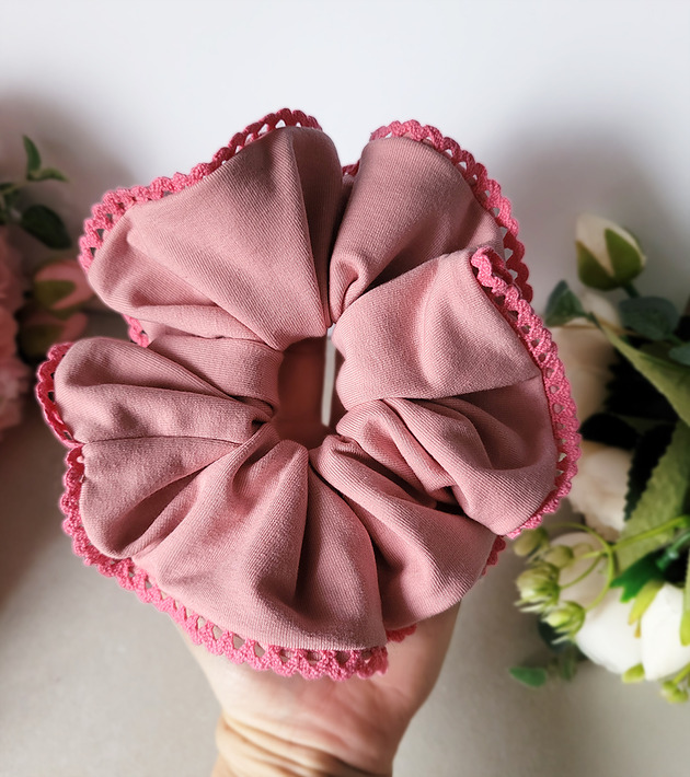 ozdoby do włosów dla dzieci Gumka Maxi Scrunchie Seria z koronką- Puder