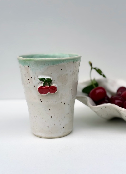 kubki Kubek ceramiczny wysoki wisienki