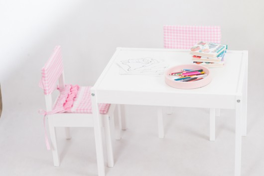 Stolik i dwa krzesełka dla dzieci Róż LalaShop