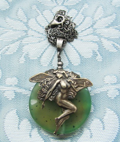 LADY IN GREEN MERY