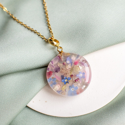 wisiory Wisiorek z kompozycją kwiatową