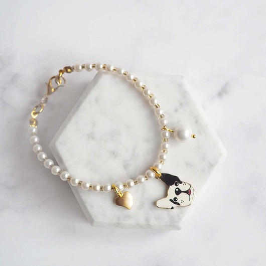 bransoletki złote BRANSOLETKA Z PEREŁ Z ZAWIESZKĄ BULDOG, serduszko  i perłaieszką