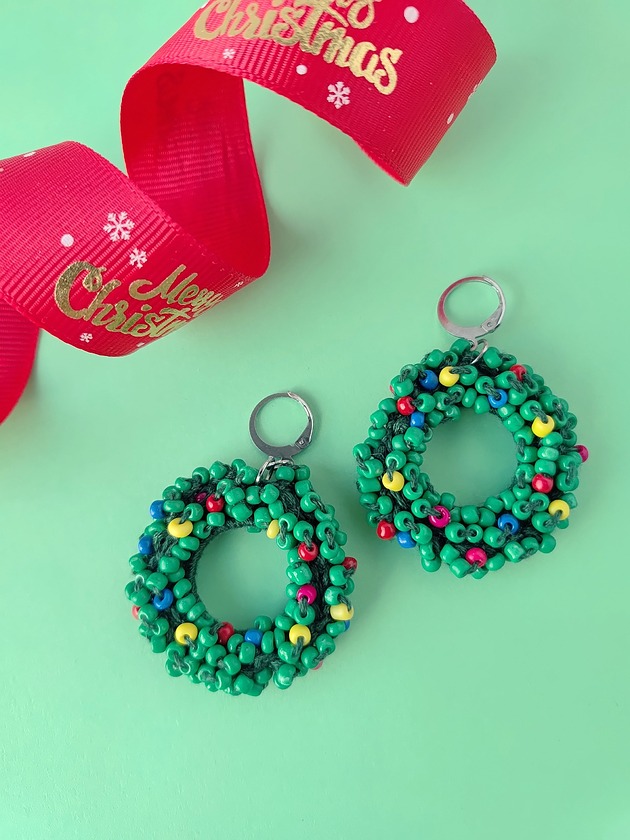 kolczyki - inne Kolczyki Wianki świąteczne z koralików