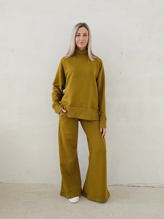 komplety damskie Kanani komplet spodnie dzwony i bluza z golfem oliwkowy