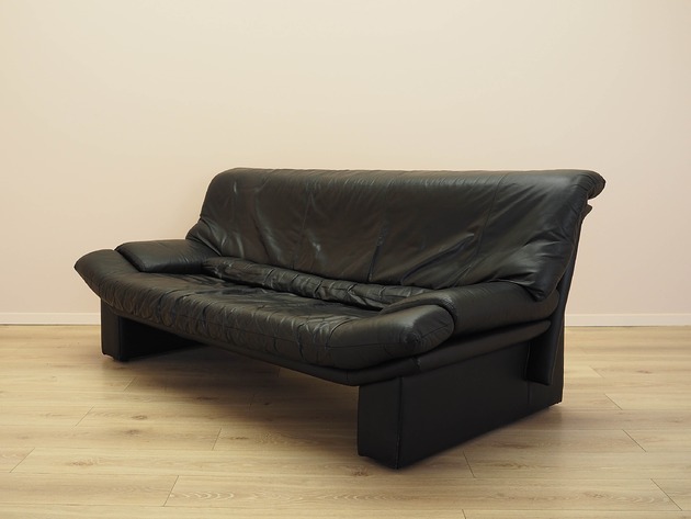 sofy i szezlongi Sofa skórzana czarna, włoski design, lata 60, produkcja: Włochy