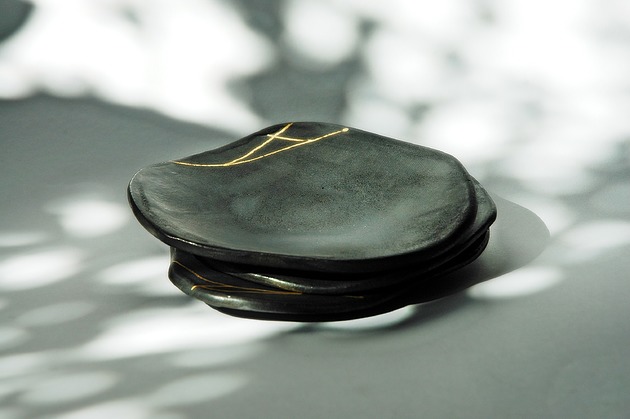 Talerzyk Złota Nić pod biżuterię lub deser Ceramiczności