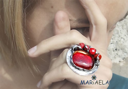 &quot;GRZECHY I CUDA&quot; CZERWIEŃ Z PESTKĄ MARIAELA