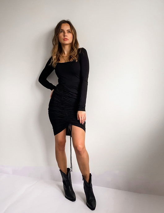 sukienki mini damskie Czarna dzianinowa sukienka mini midi