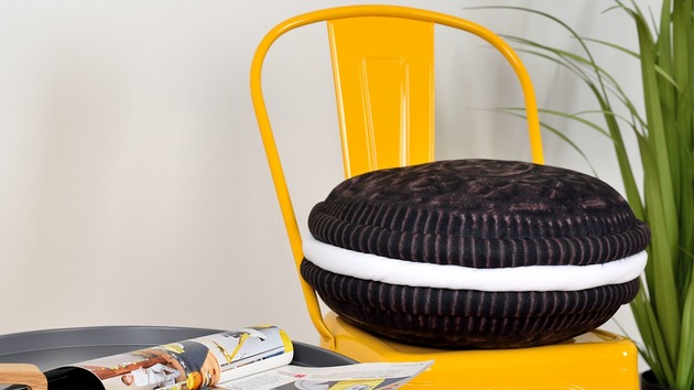 poduszki z grafiką Poduszka w kształcie wielkiego ciastka OREO