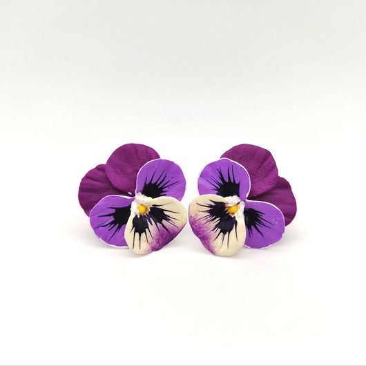 kolczyki z masy plastycznej Kwiatowe kolczyki sztyfty z polimerowej gliny Bratki, biżuteria kwiatowa
