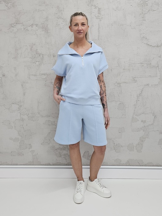 komplety damskie Amrita komplet bezrękawnik z zamkiem i spodenki Baby Blue