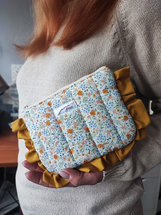 kosmetyczki Kosmetyczka falbanka kwiatowa