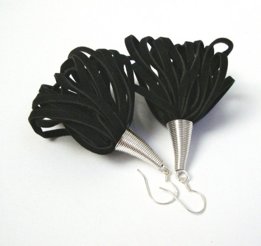 black earings shewas