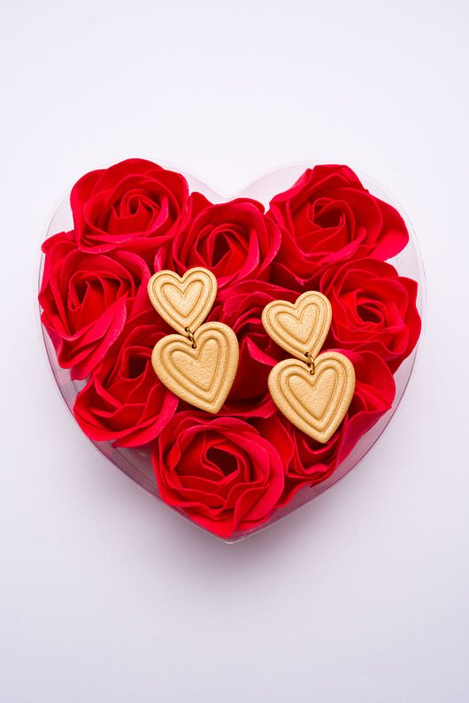 kolczyki z masy plastycznej Wiszące łańcuszki serca edycja walentynkowa