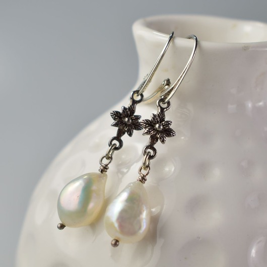 kolczyki srebrne Perła z kwiatem - srebrne kolczyki