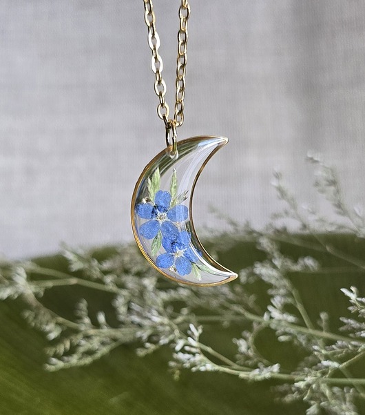 wisiory Wieczne kwiaty niezapominajki złoty wisiorek złota zawieszka księżyc kwiaty