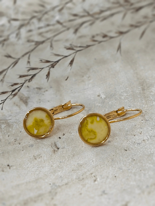 kolczyki z żywicy Kolczyki wiszące z kolekcji Apis