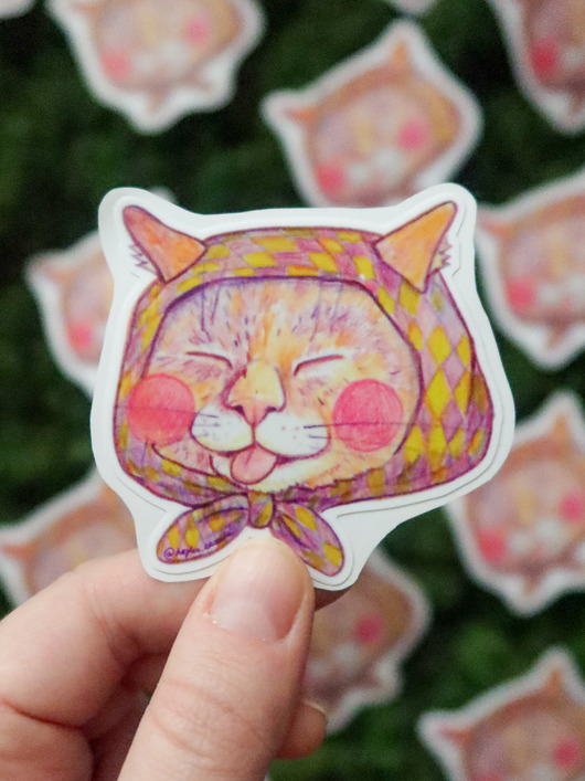 naklejki i wlepy Kot Babuszka w żółto-fioletowej chustce / naklejka winylowa