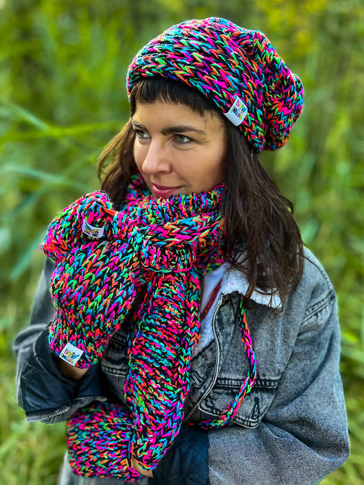 czapki damskie Luźna czapka MERINO 34% Czarne kolorki THIS IS IT