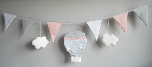 karuzele i girlandy do łóżeczka Girlanda z balonem w chmurach