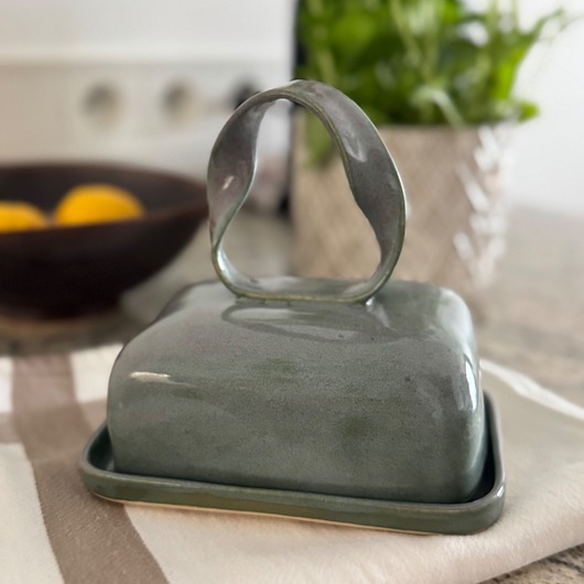 pojemniki kuchenne Ceramiczna maselniczka - Elegancki akcent w Twojej kuchni