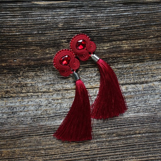Bordowe kolczyki soutache z chwostami Mró Soutache