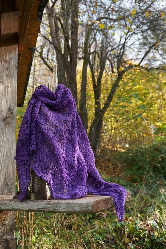 szale damskie Trójkątny szal z jedwabiu i merino, ręcznie dziergany, fioletowy