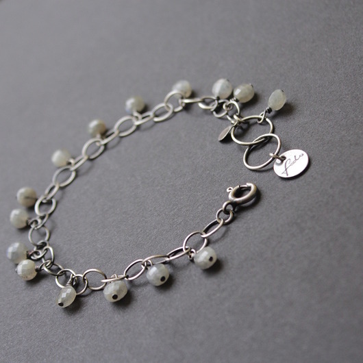 bransoletki z kamieni naturalnych Bransoletka Labradorytka do szarości