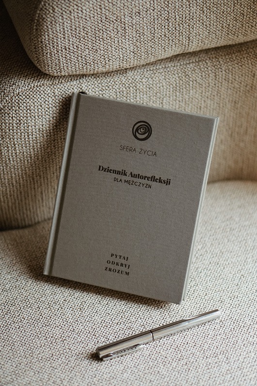 kalendarze i plannery DZIENNIK AUTOREFLEKSJI dla mężczyzn  szary  niedatowany