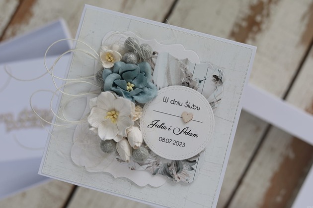 kartki scrapbooking Kwiatowa kartka ślubna