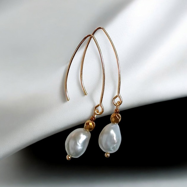 kolczyki pozłacane LUX. Srebrne perły - kolczyki na długich biglach