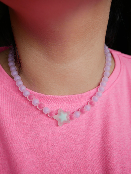 chokery Kolorowy naszyjnik choker z koralików miętowa gwiazda
