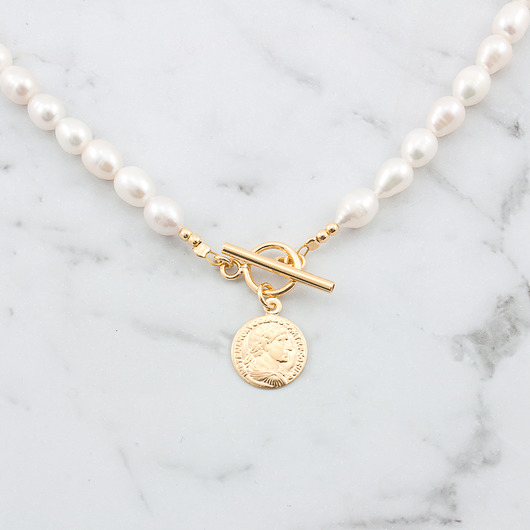 chokery Naszyjnik z pereł naturalnych i monetą
