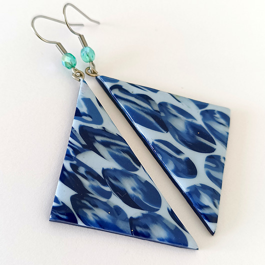 kolczyki z masy plastycznej Marmurkowe kolczyki trójkąty