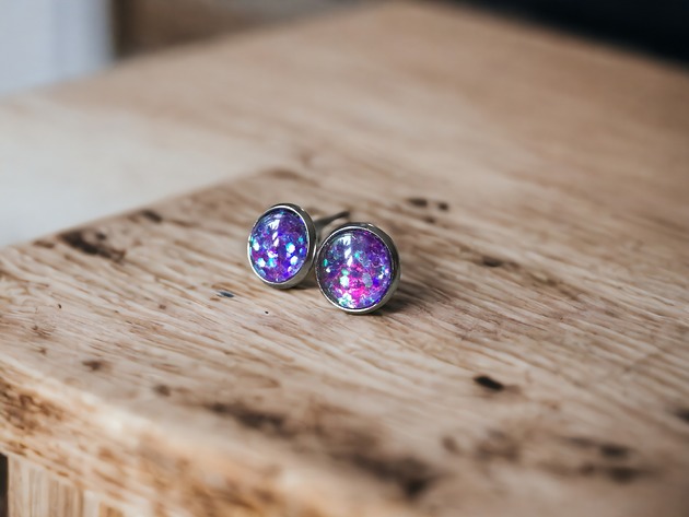 kolczyki szklane Kolczyki wkrętki szklane glitter purple