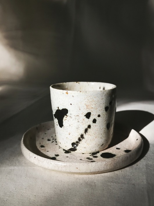 kubki Czarka beżowa w złote ciapki - 90 ml