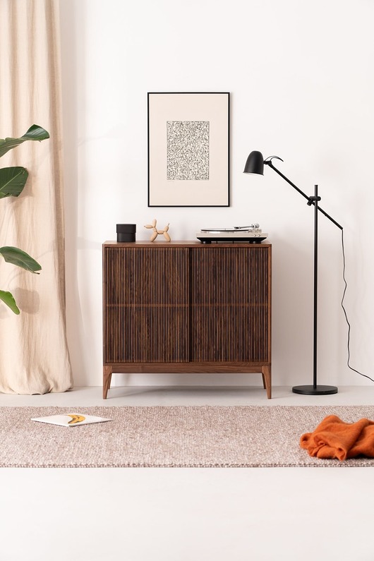 komody i szafki TONN 101 HIGH - szafka pod gramofon, lite drewno orzechowe