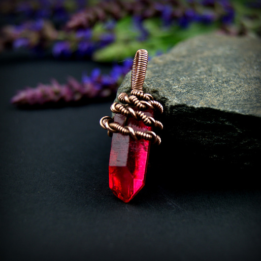 wisiory Wisiorek wire wrapping z malinowym kwarcem
