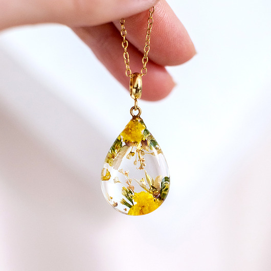 wisiory Wisiorek z kompozycją kwiatową