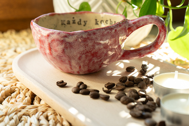 filiżanki Filiżanka ceramiczna handmade z napisem "Każdy kocha tak jak chce"