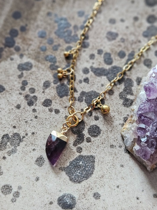 wisiory Naszyjnik z ametystem i kuleczkami