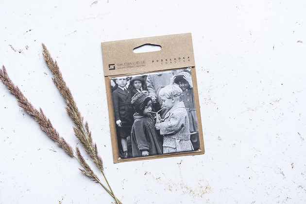 podkładki do kuchni Podkładka - Dzieci pijące z jednej butelki