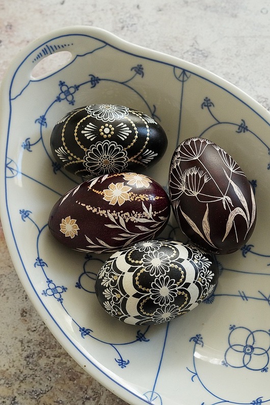 jajka wielkanocne Pisanki tradycyjne batikowe  - różne wzory