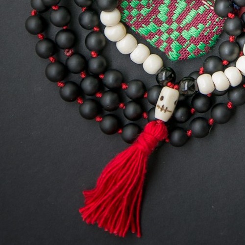 bransoletka z lawy z czaszka z kości NOMAD ACCESSORIES