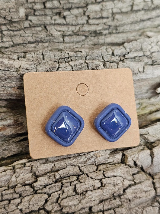 kolczyki z masy plastycznej Kolczyki kwadraty granatowe