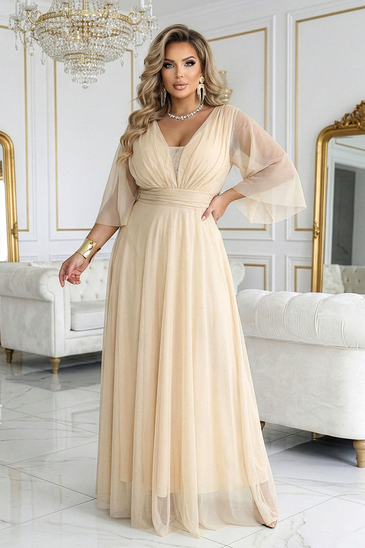 sukienki maxi damskie 654-2 Długa połyskująca sukienka plus size z dekoltem - beżowa