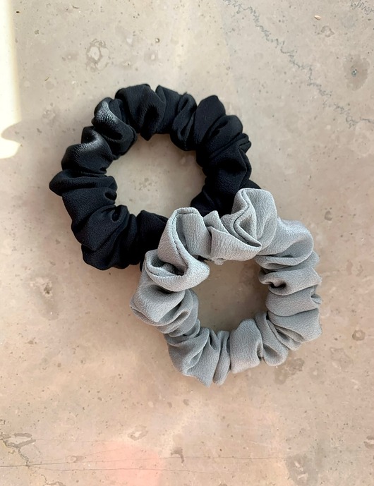 gumki do włosów 2 jedwabne gumki scrunchies Grey Silk & Black Silk
