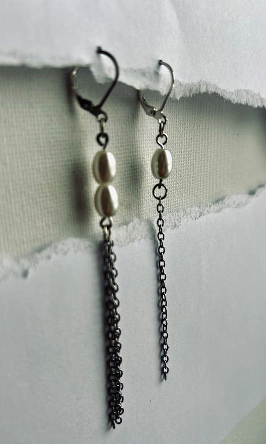 kolczyki - inne Asymetryczne kolczyki z perełkami i łańcuszkami BALANS. Agrafka STUDIO